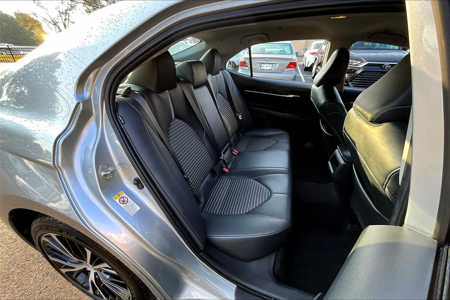 2019 Toyota Camry SE photo 17