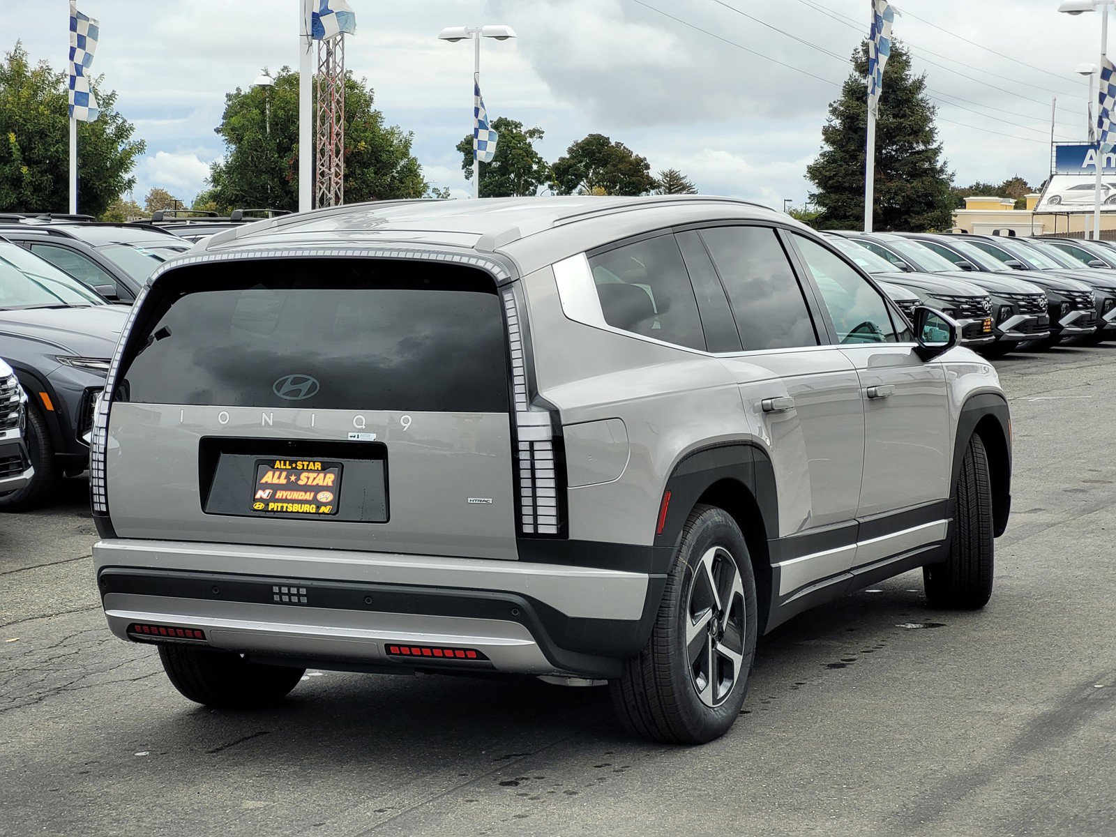 2026 Hyundai Ioniq SE photo 3