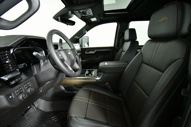 2026 Chevrolet Silverado 2500HD High Country photo 4