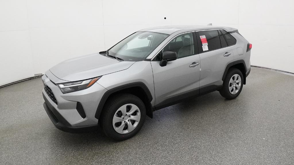 2025 Toyota RAV4 LE's photo