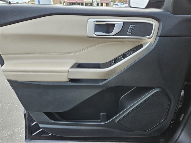 2023 Ford Explorer XLT photo 25