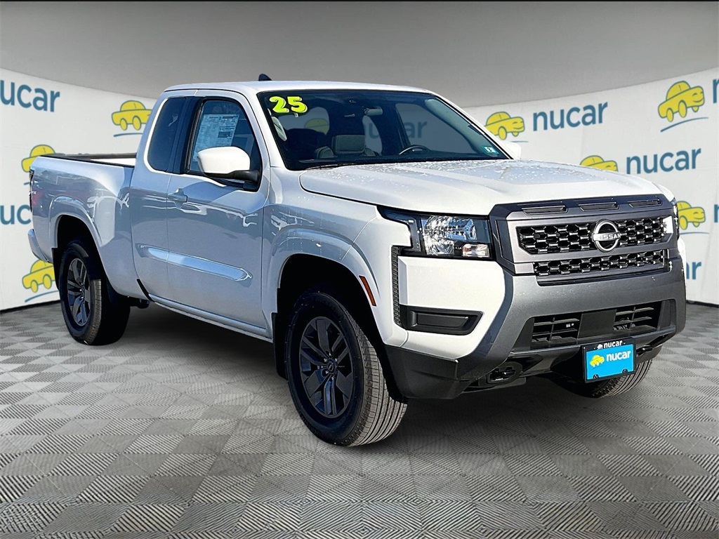 2025 Nissan Frontier SV's photo