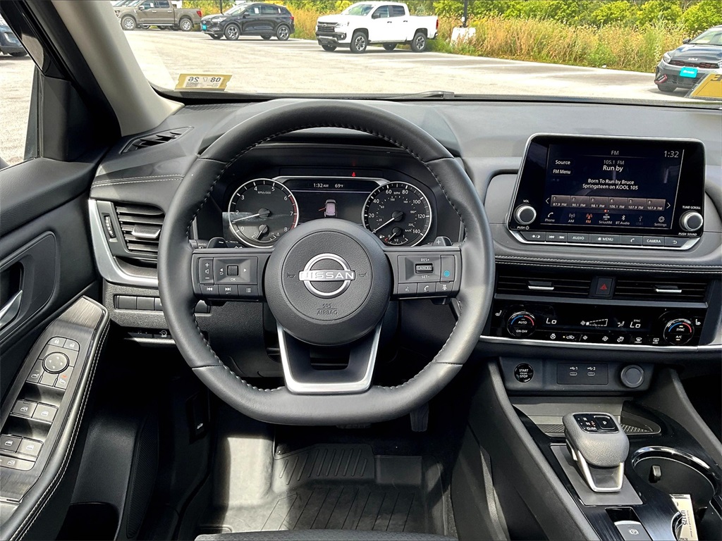 2024 Nissan Rogue SV photo 17