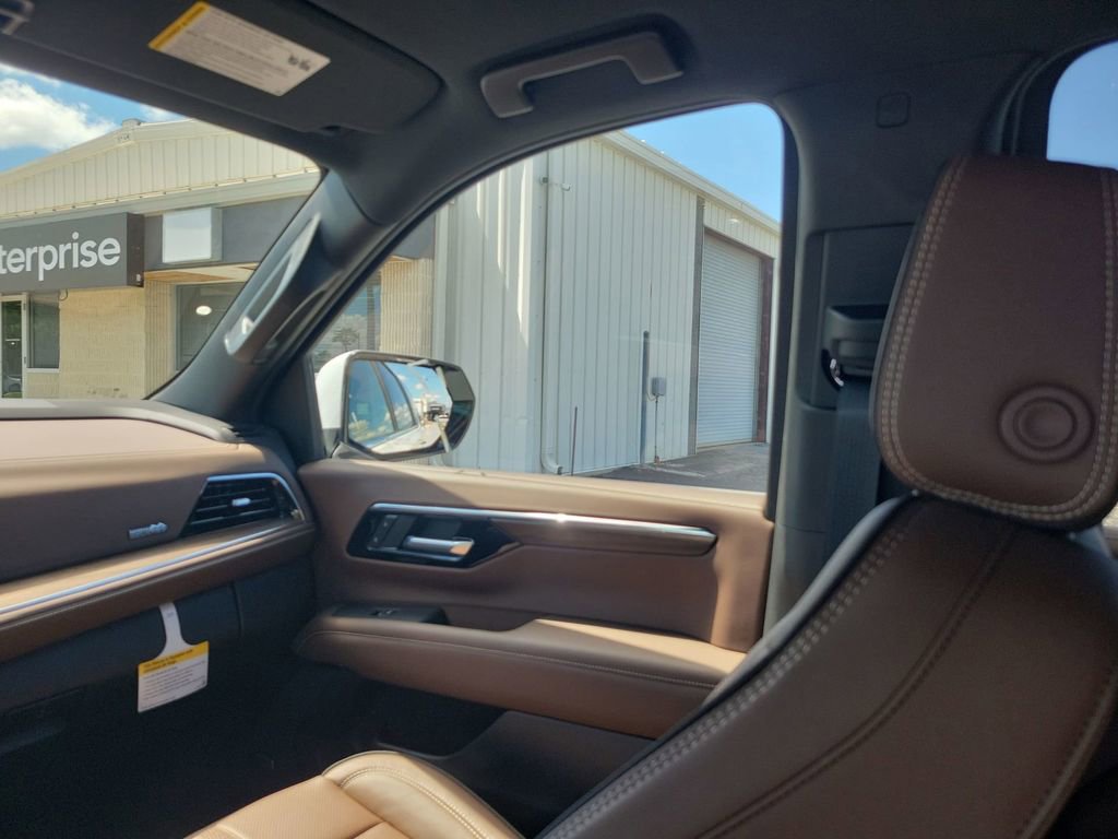 2025 Chevrolet Suburban High Country photo 11