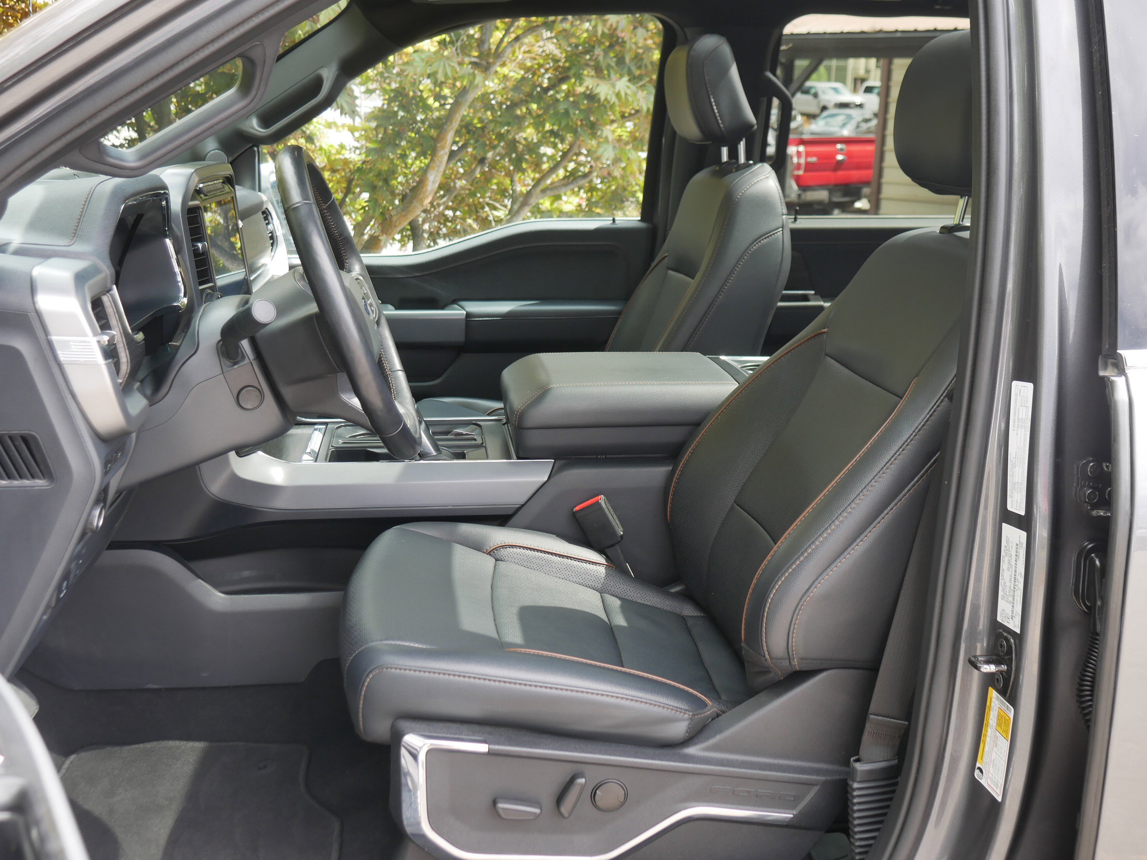 2024 Ford F-150 Lariat photo 2