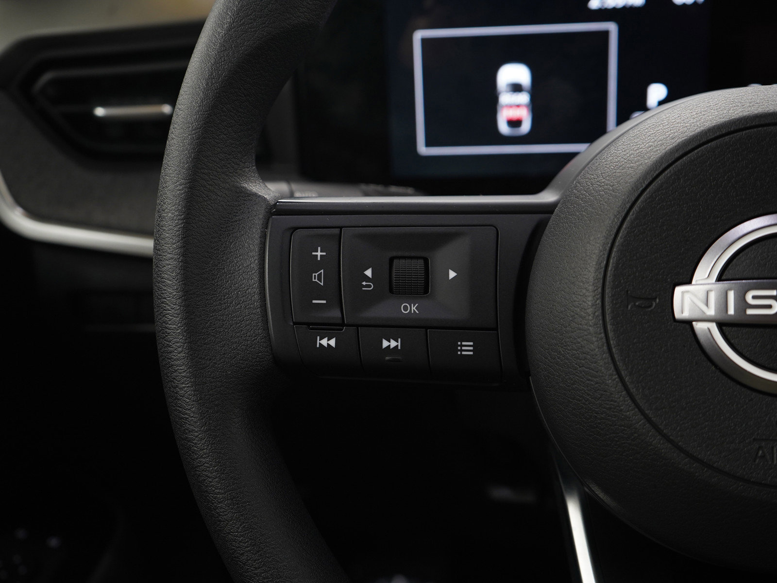 2025 Nissan Kicks SV photo 18