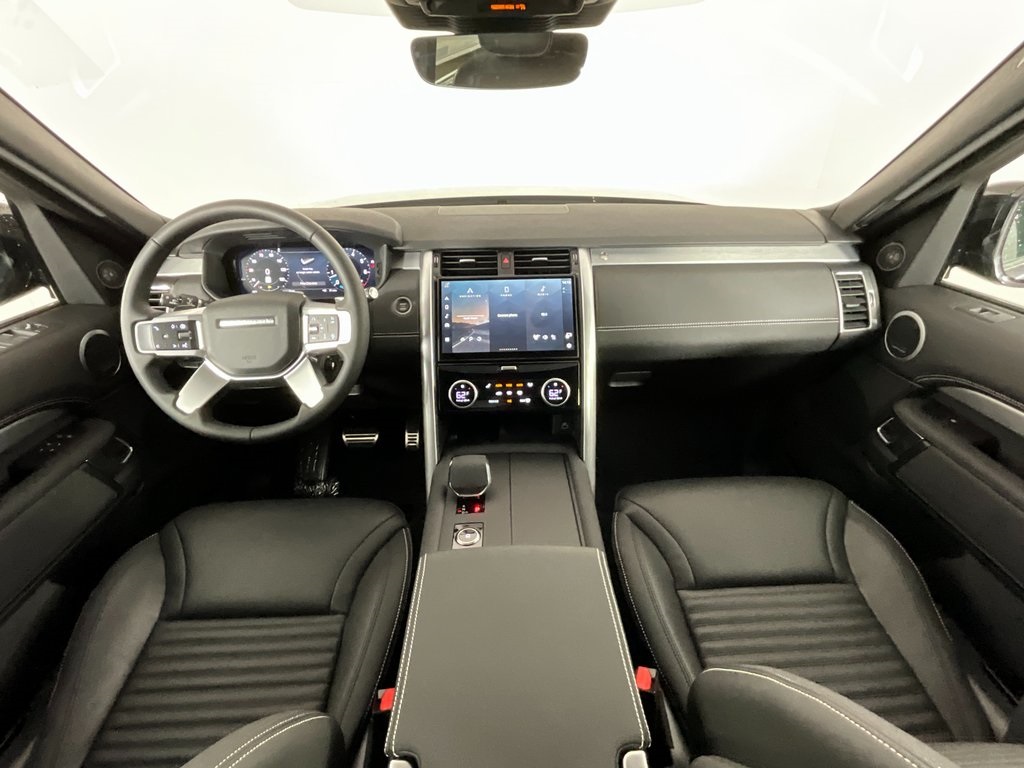 2025 Land Rover Discovery SE photo 3