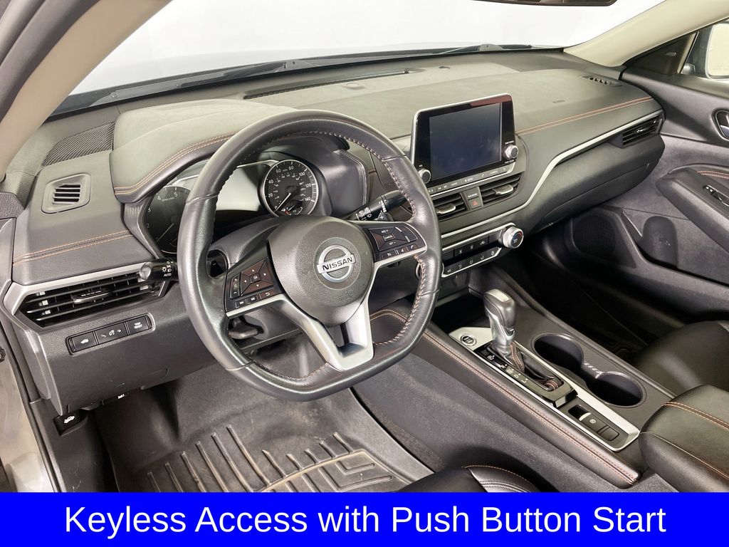 2022 Nissan Altima 2.5 SR photo 9