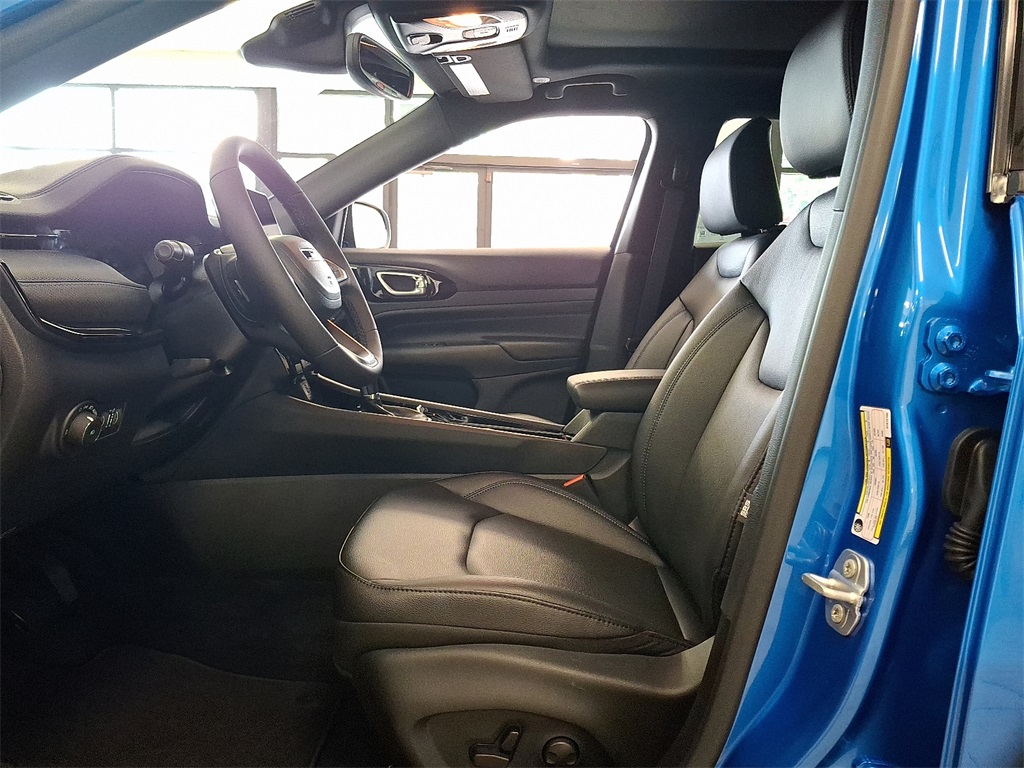 2025 Jeep Compass Limited photo 13