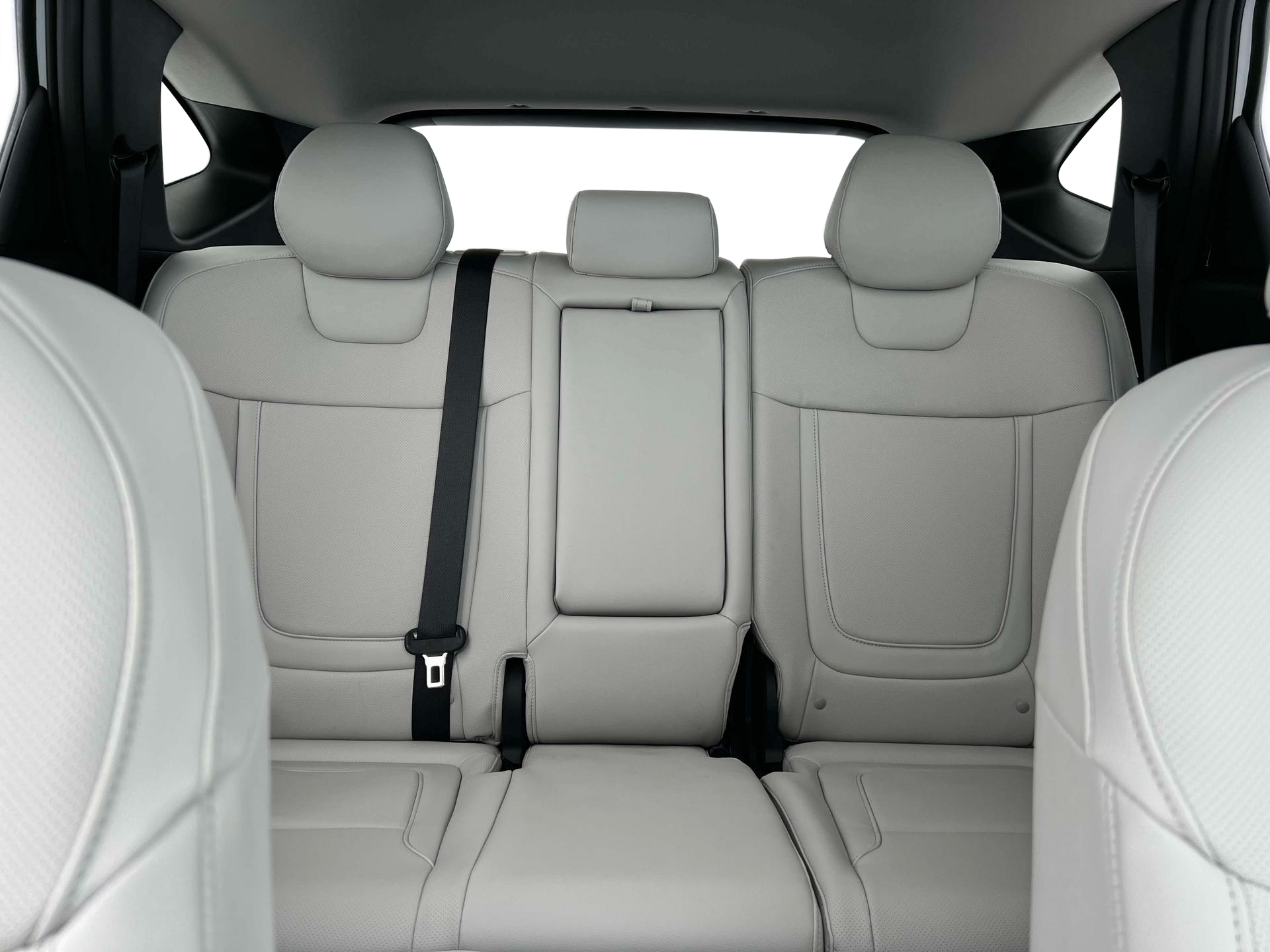 New 2025 White Hyundai SEL Convenience image 51