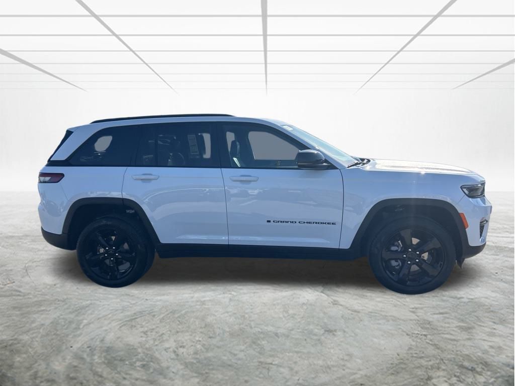 2025 Jeep Grand Cherokee Limited photo 3
