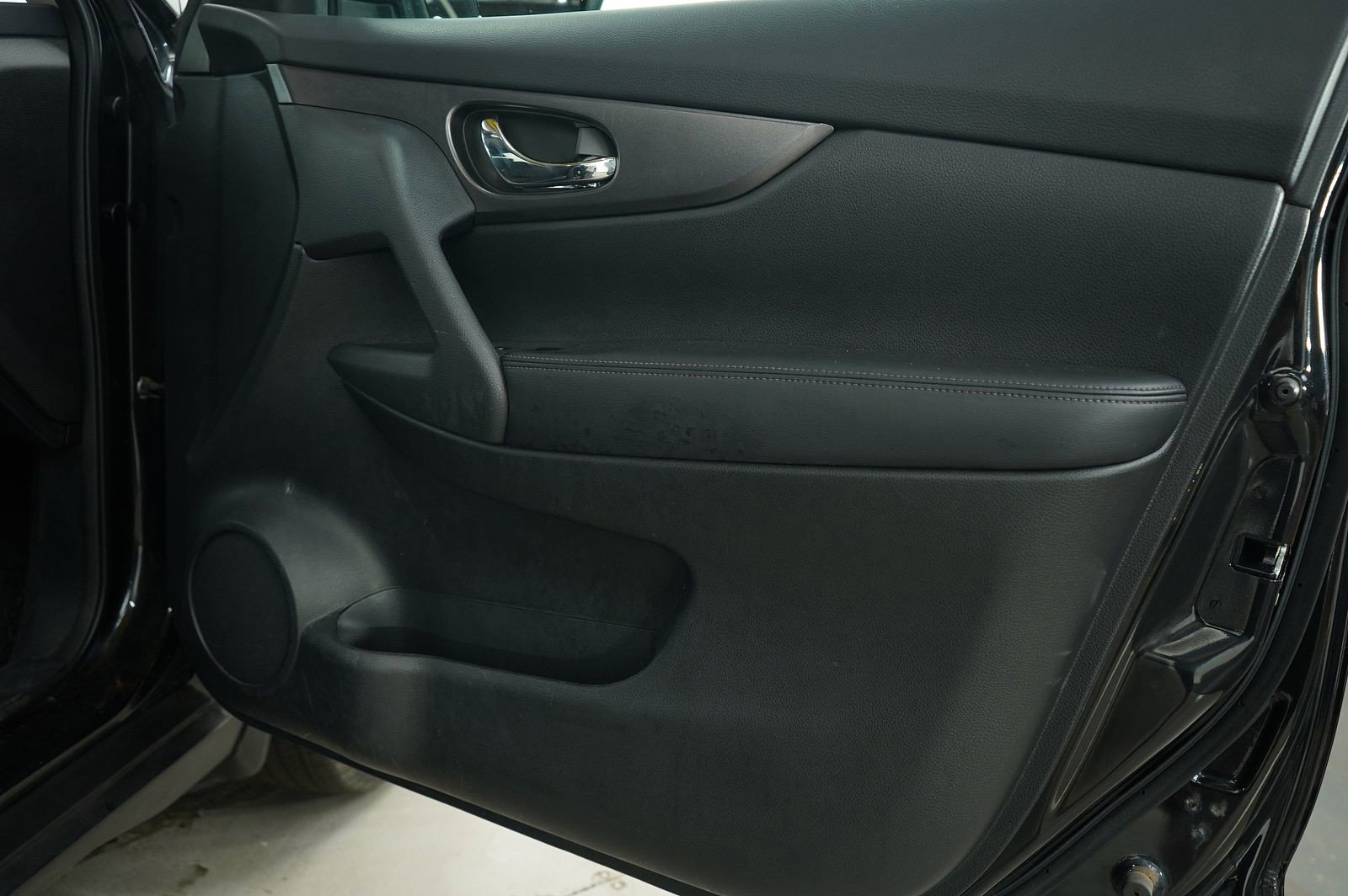 2016 Nissan Rogue SV photo 8