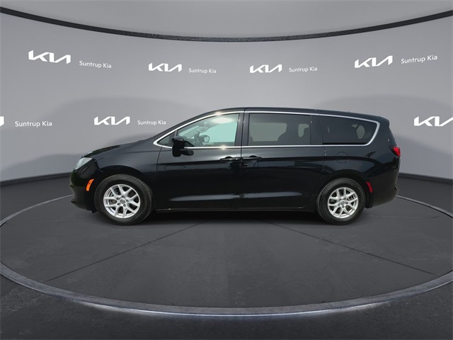 2017 Chrysler Pacifica LX photo 8