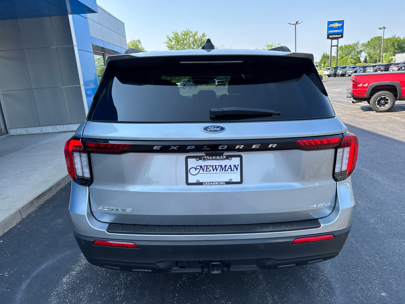 2025 Ford Explorer photo 4