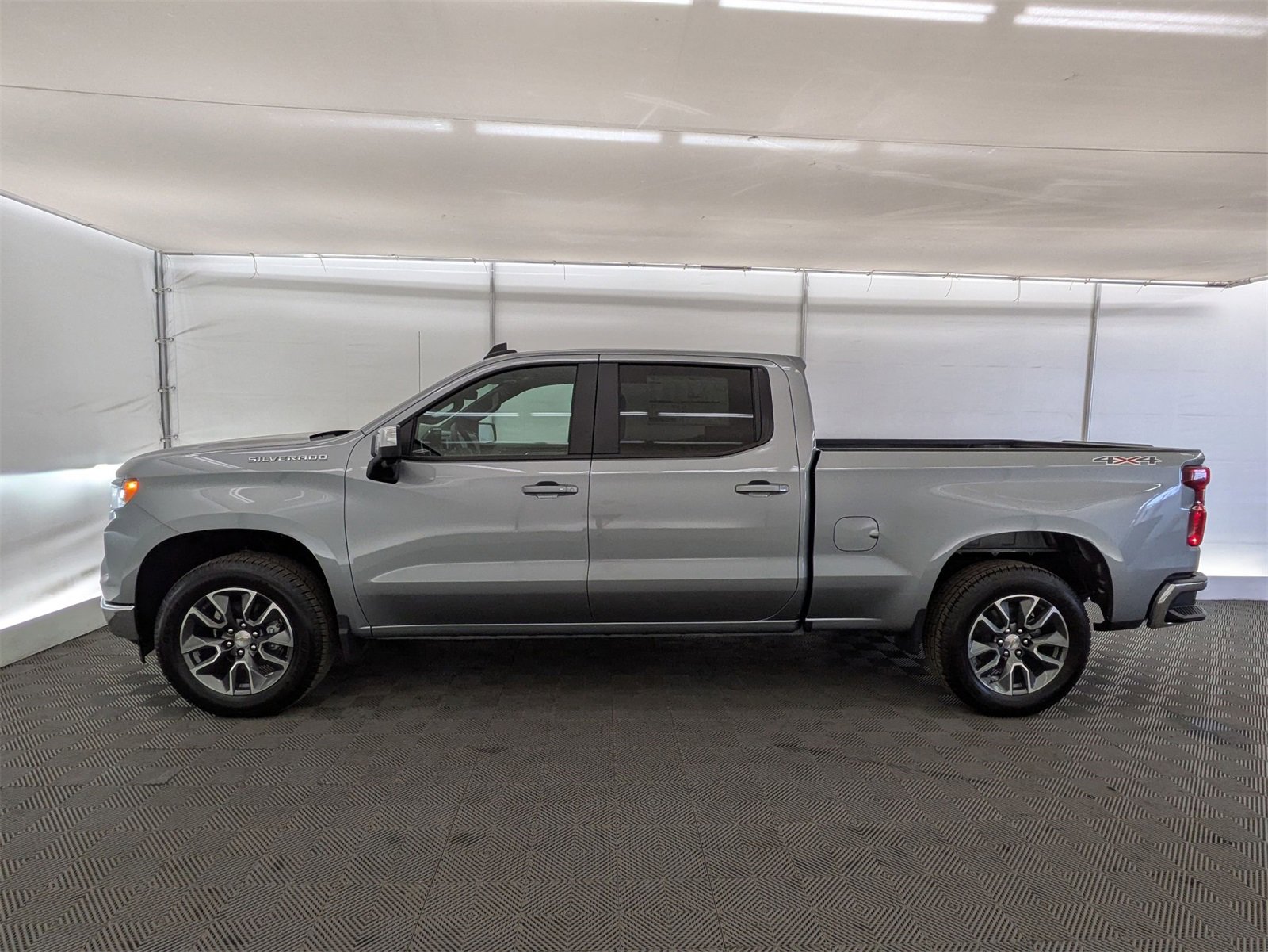 2025 Chevrolet Silverado 1500 LT photo 2