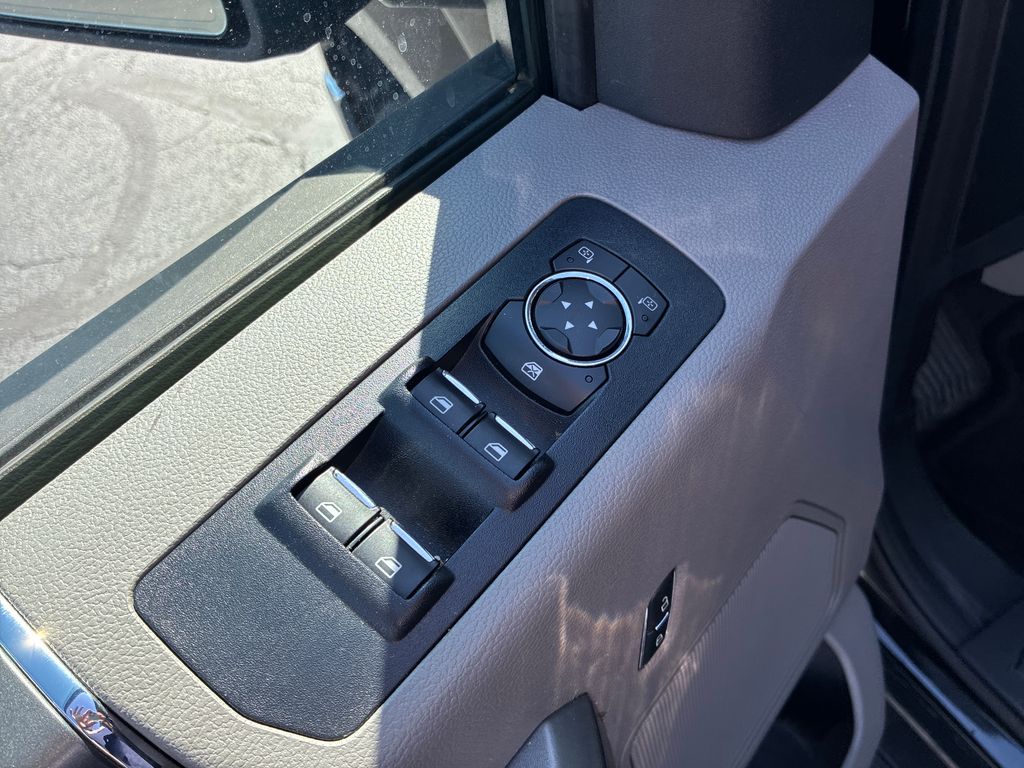 2017 Ford F-150 XLT photo 10
