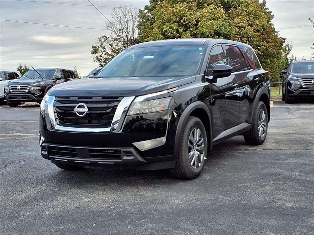 2025 Nissan Pathfinder S photo 2