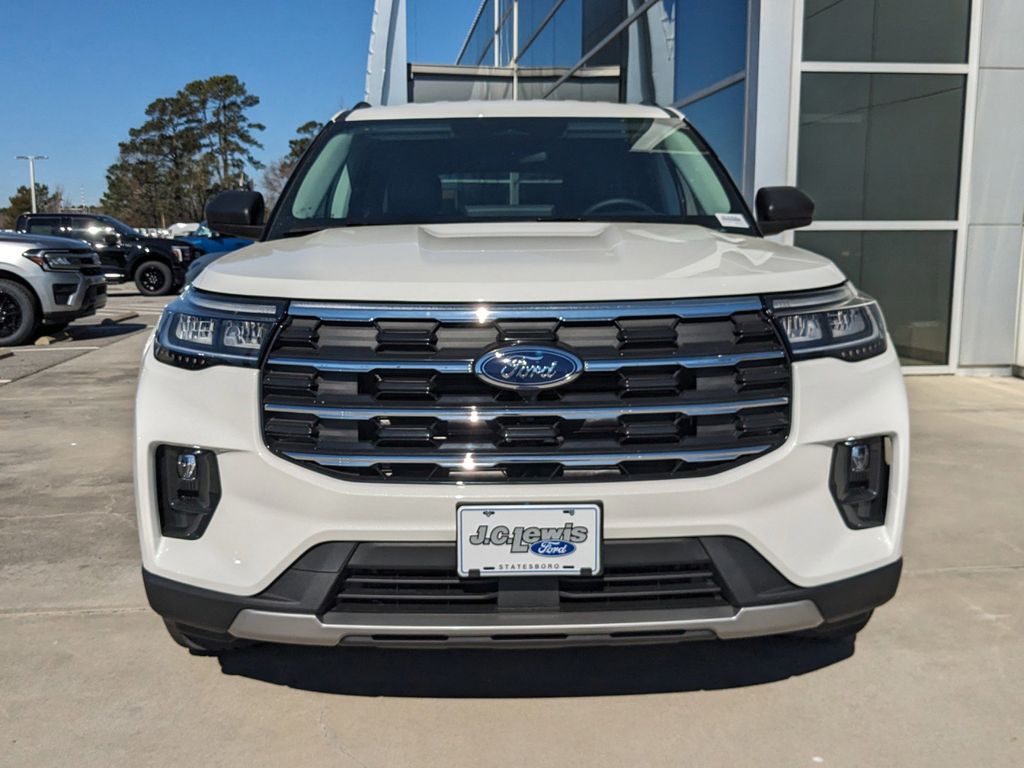 2025 Ford Explorer photo 8
