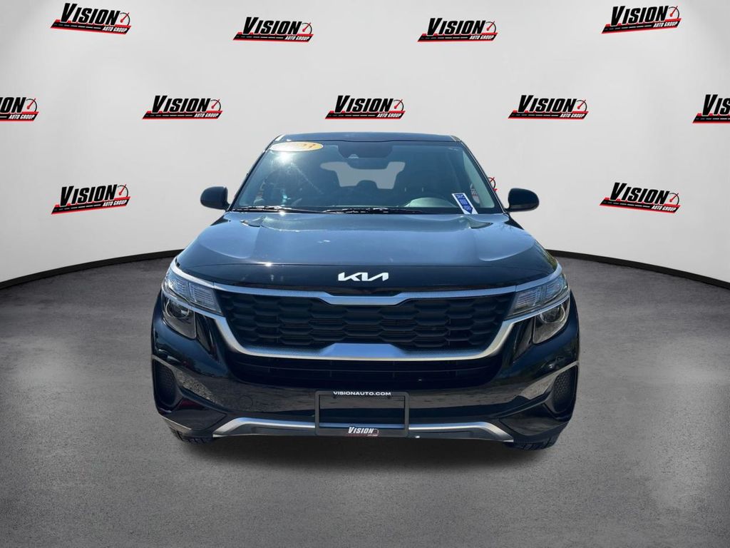 2023 Kia Seltos LX photo 2