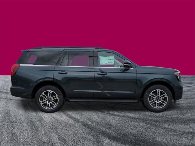 2025 Ford Expedition photo 2