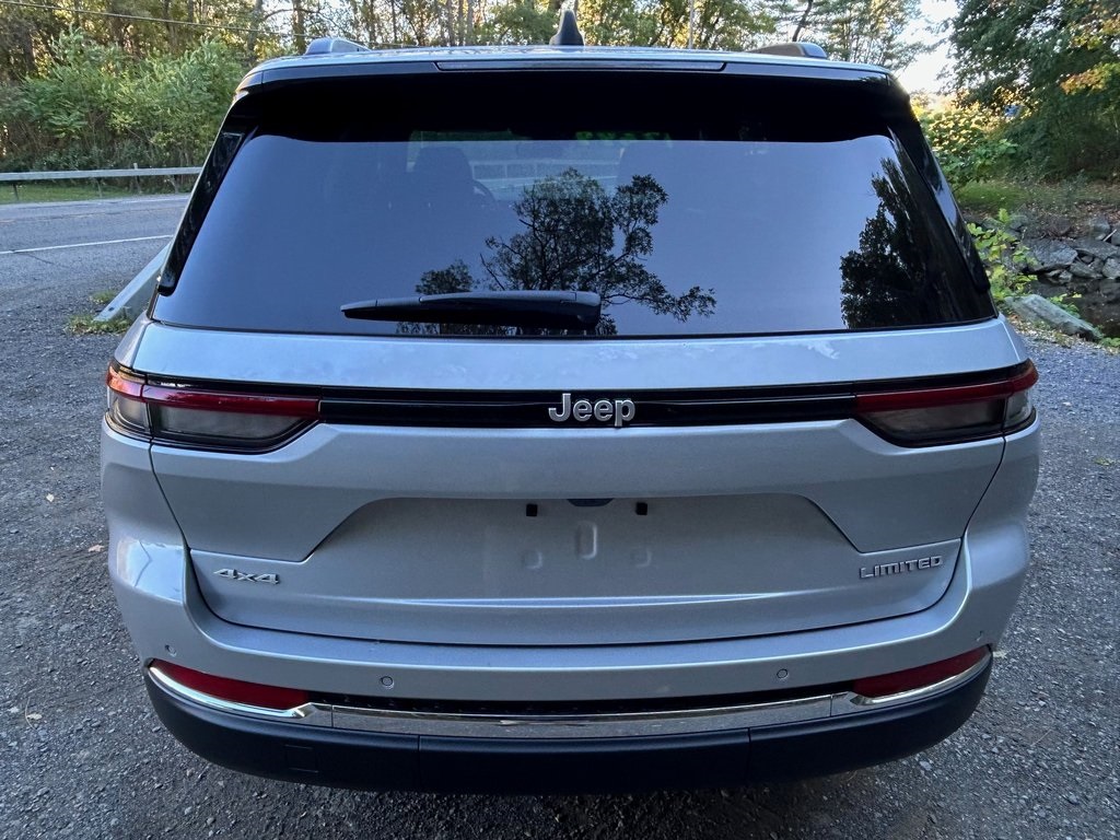 2025 Jeep Grand Cherokee Limited photo 4