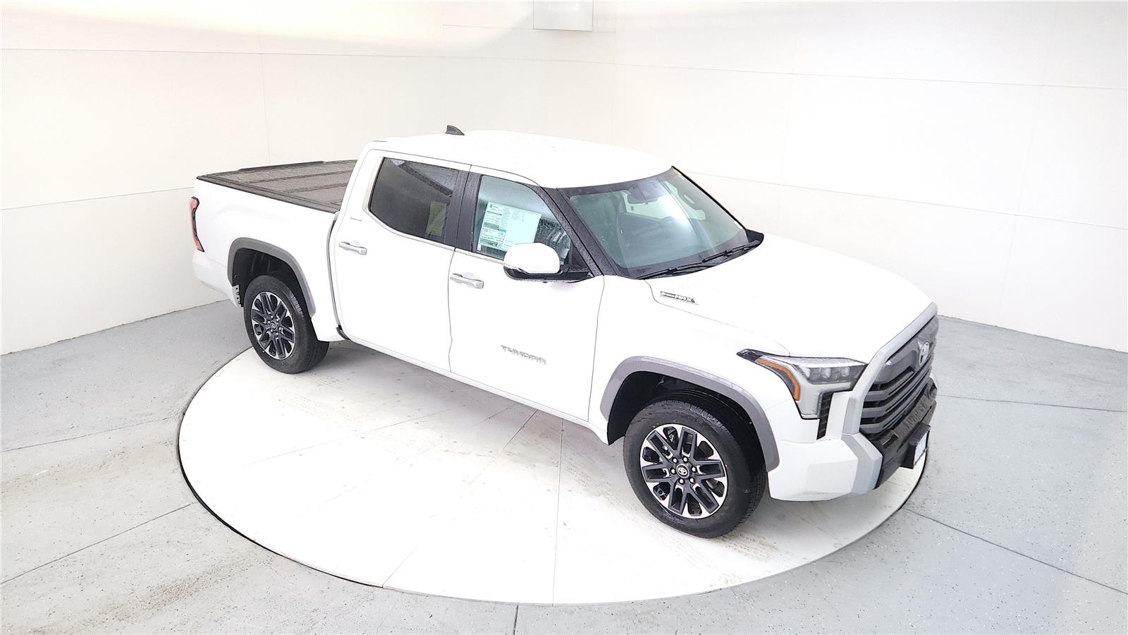 2025 Toyota Tundra Limited CrewMax photo 15