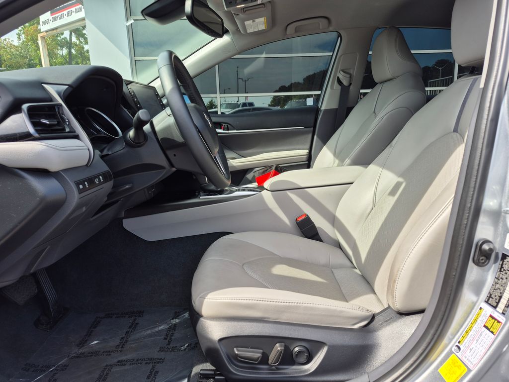 2023 Toyota Camry Hybrid XLE photo 2