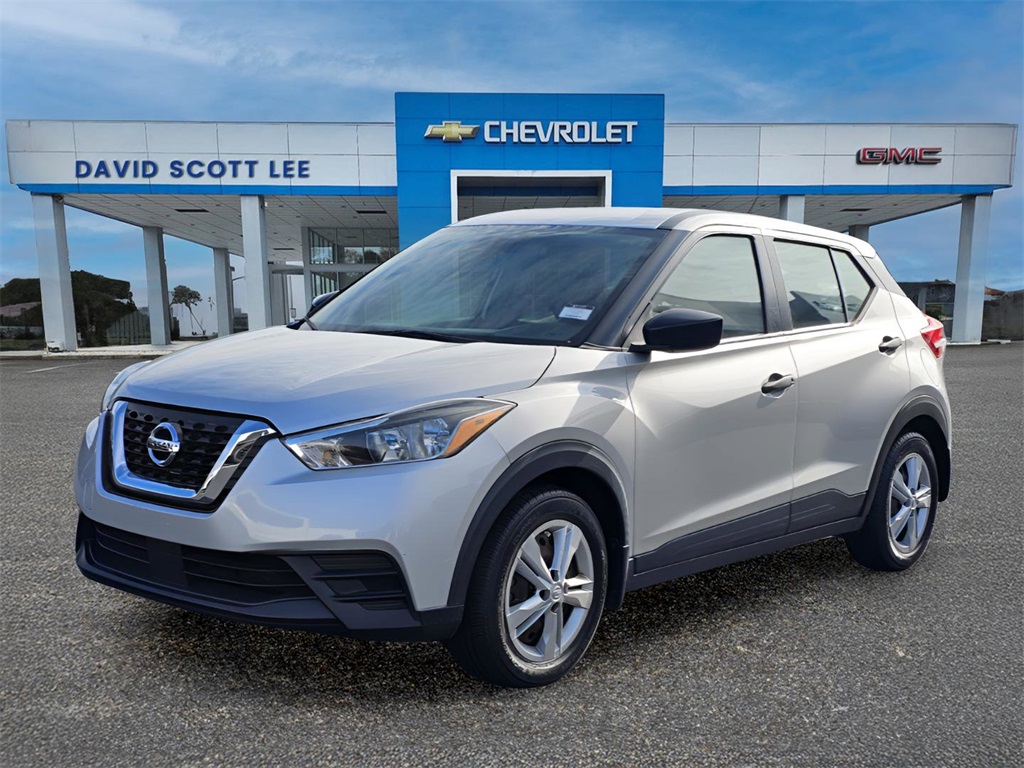 2020 Nissan Kicks S's photo