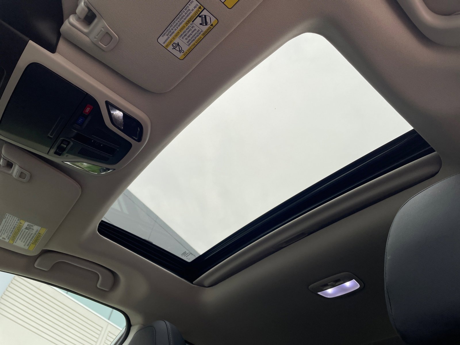 2025 Subaru Outback Touring photo 4