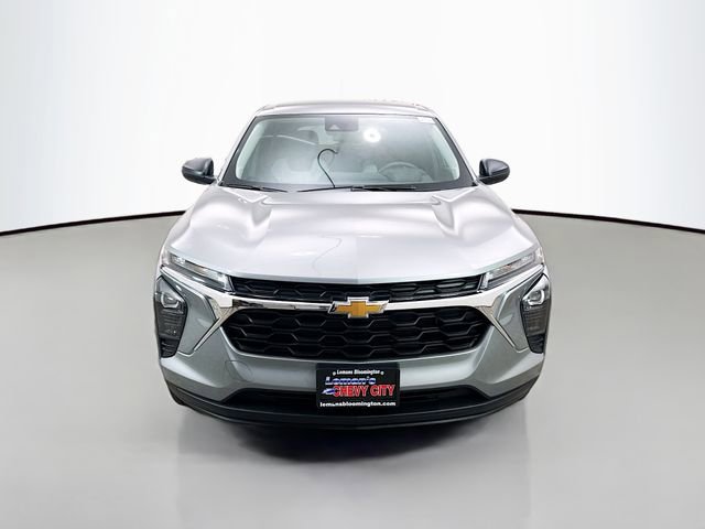 2026 Chevrolet Trax LS photo 2