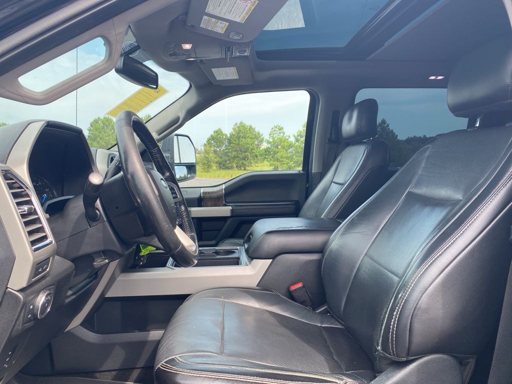 2017 Ford F-250 Lariat photo 13