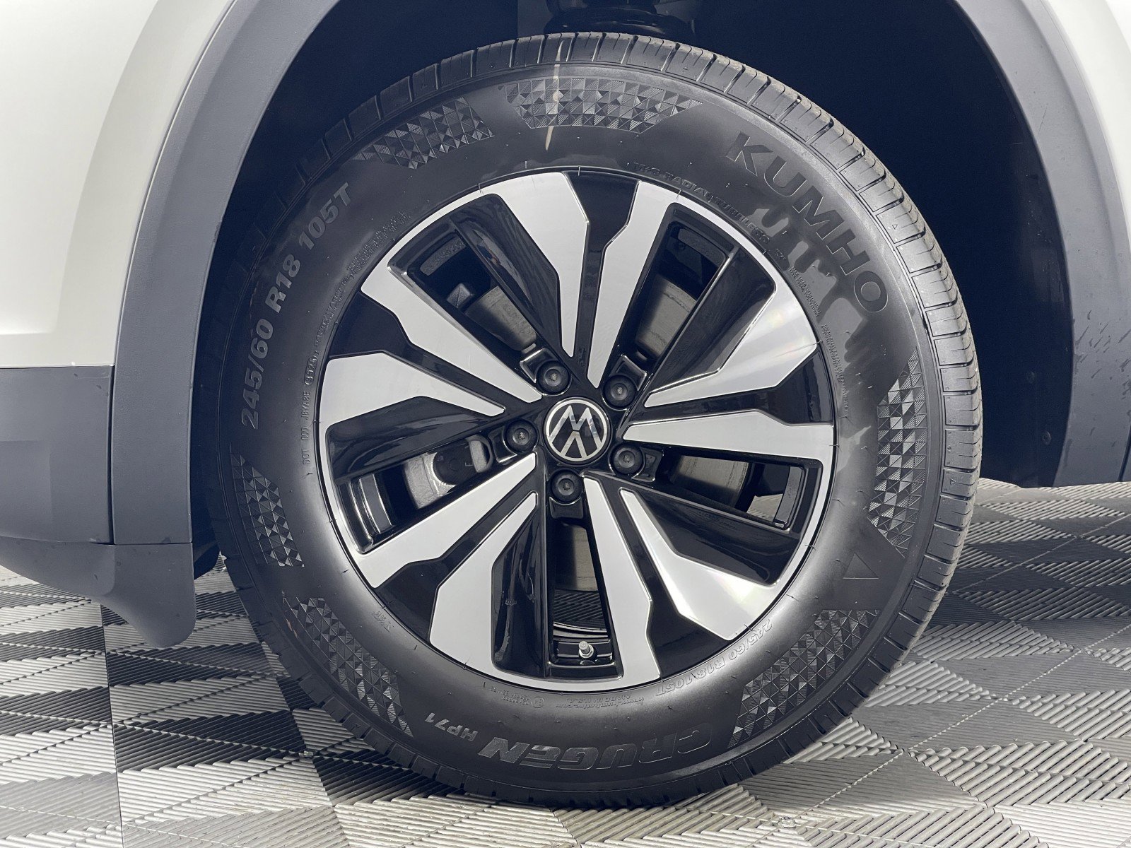 2026 Volkswagen Atlas SE photo 3