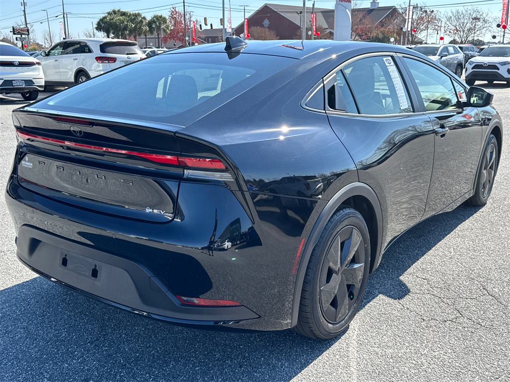 2026 Toyota Prius LE photo 3