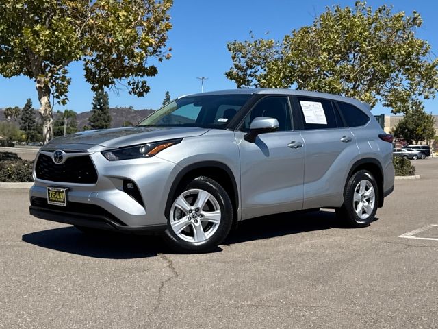 2024 Toyota Highlander LE photo 2