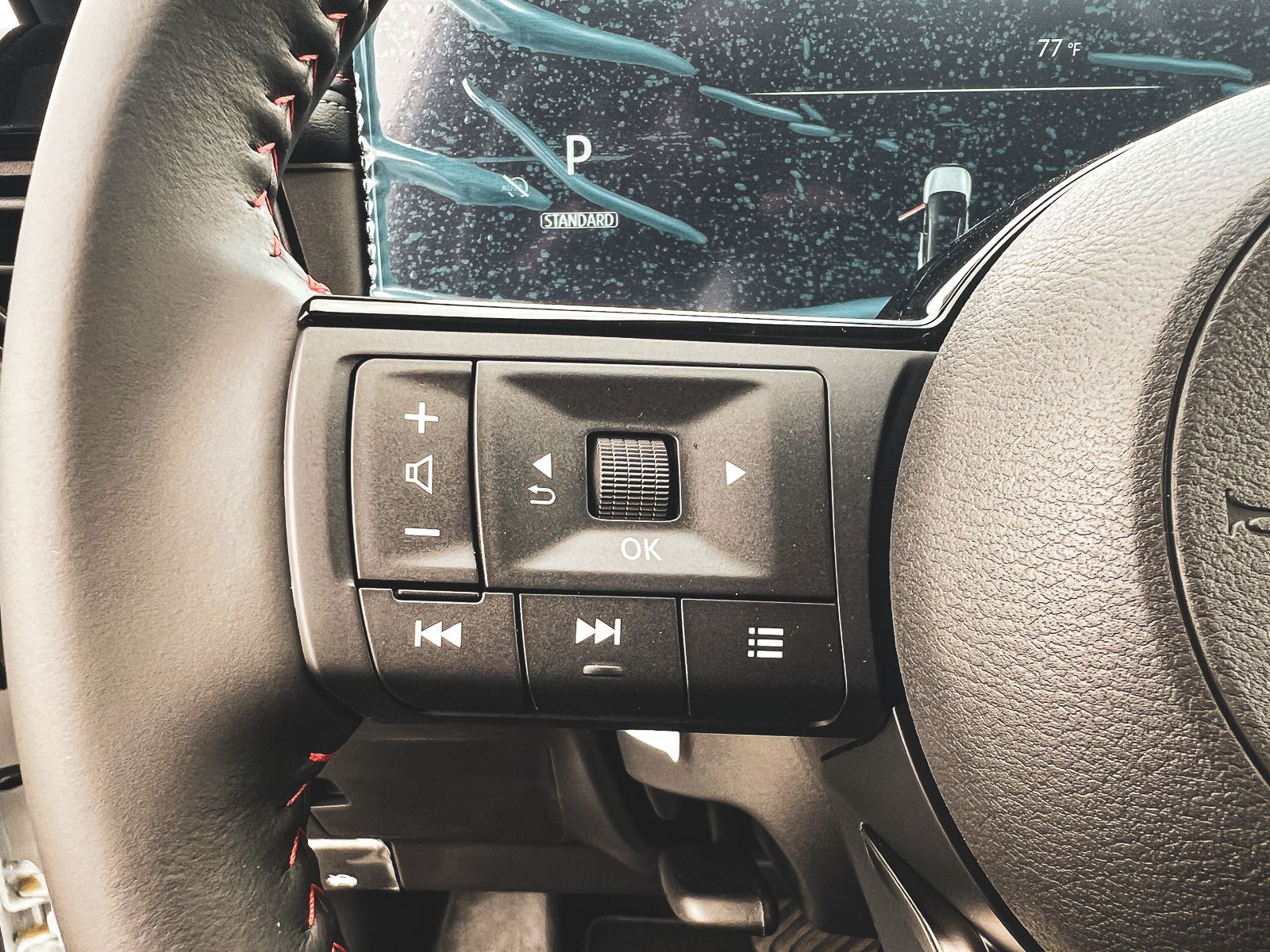 2026 Nissan Kicks SR photo 14