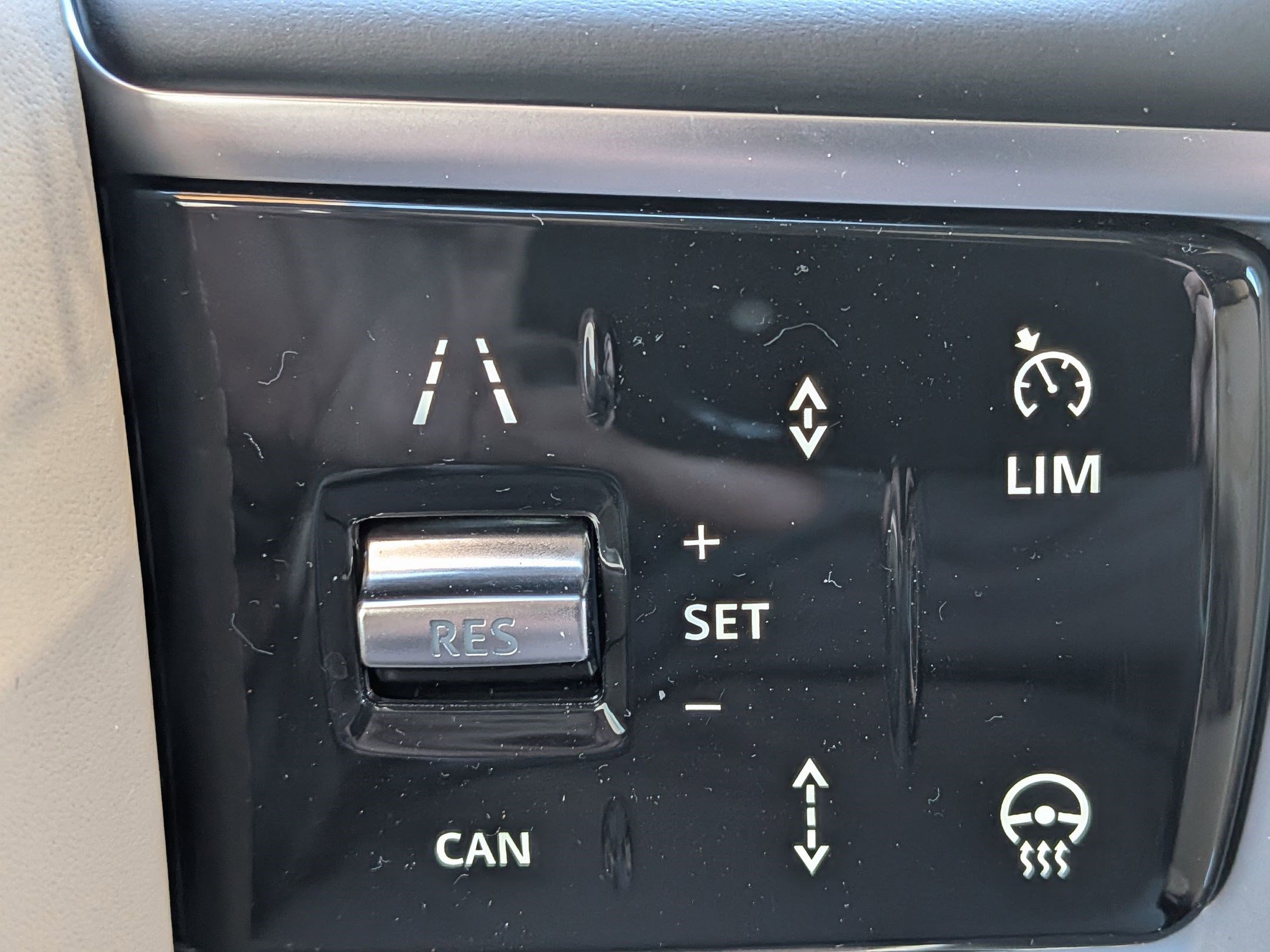 2025 Land Rover Range Rover SE photo 16