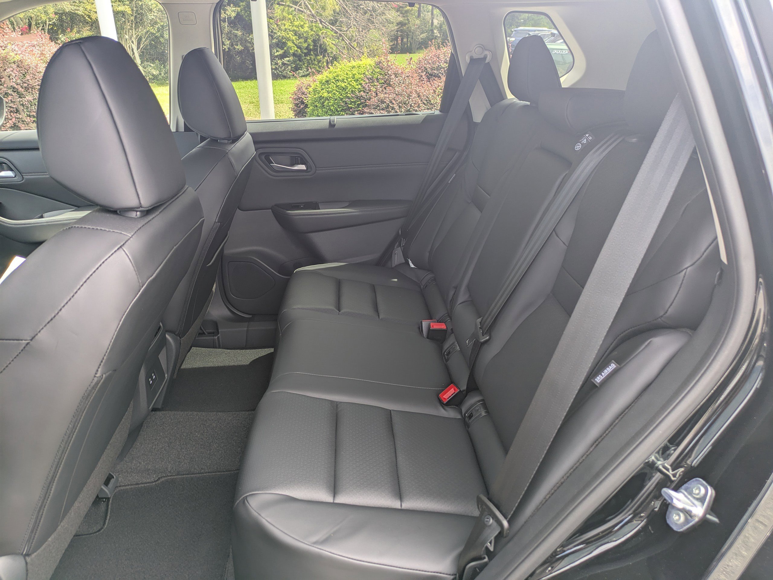 2026 Nissan Rogue SV photo 10