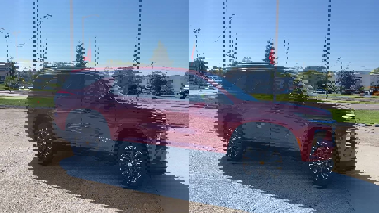 2026 Chevrolet Traverse photo 2