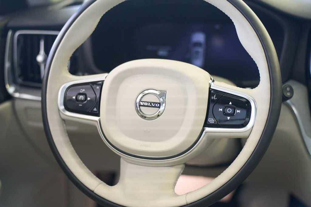 2025 VOLVO V60CC - Image 16