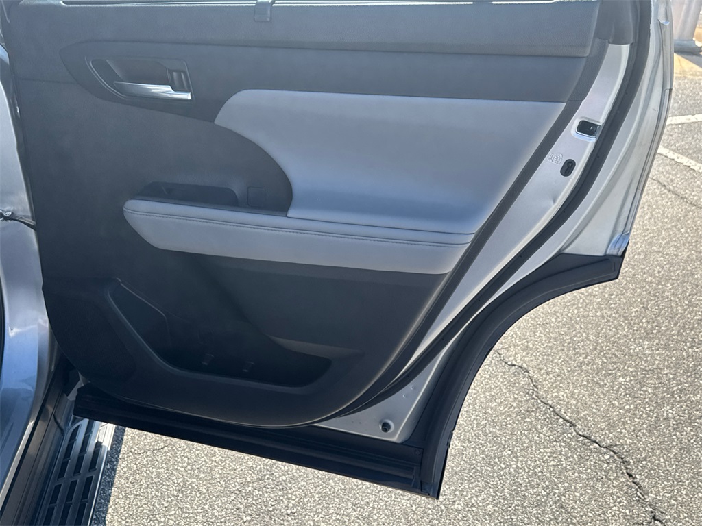 2022 Toyota Highlander XLE photo 15