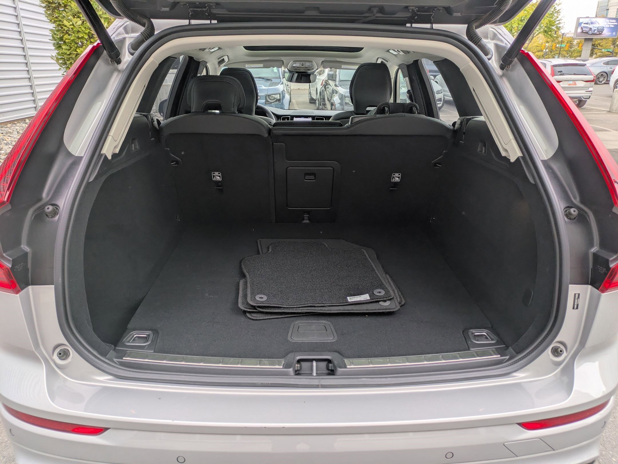 2025 Volvo XC60 Plus photo 29