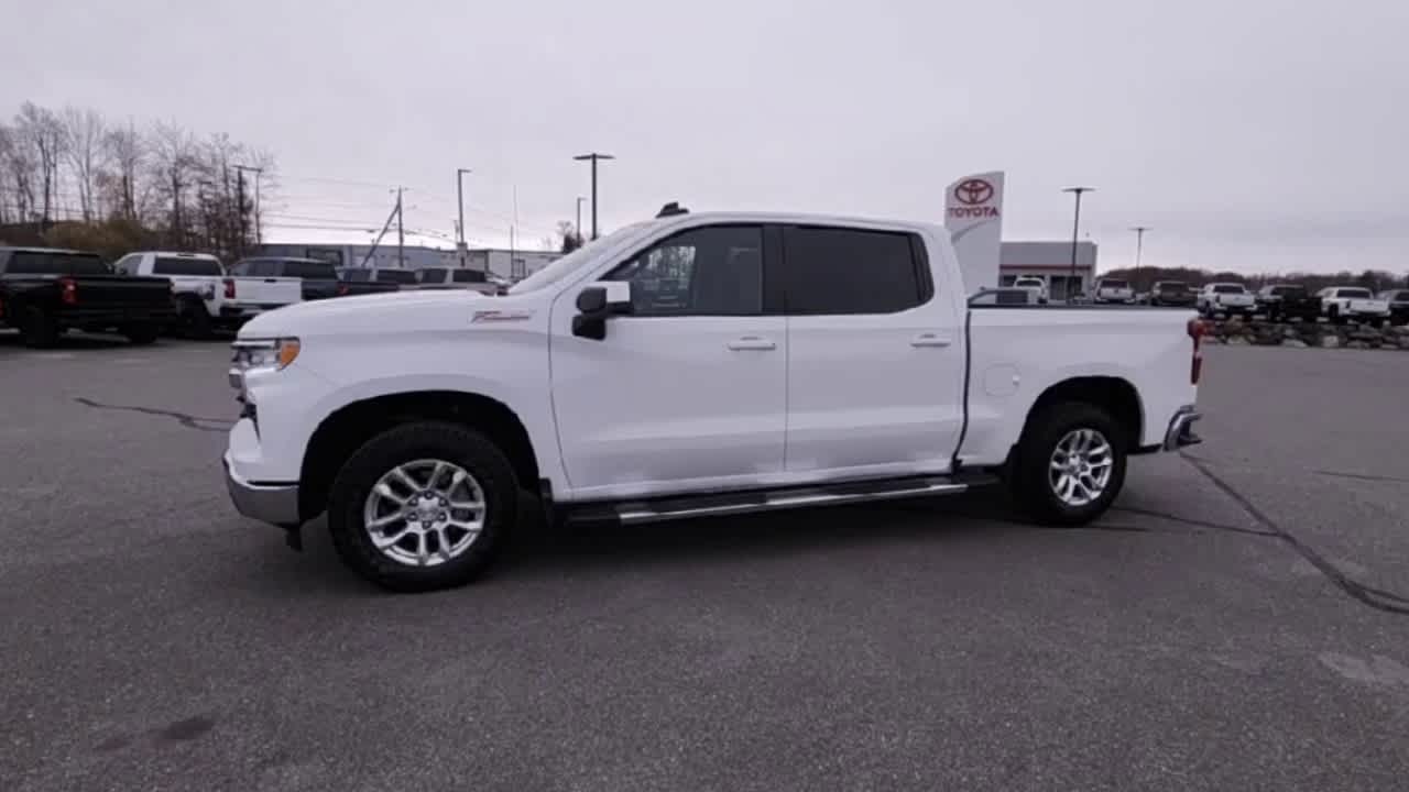 2024 Chevrolet Silverado 1500 LT photo 4