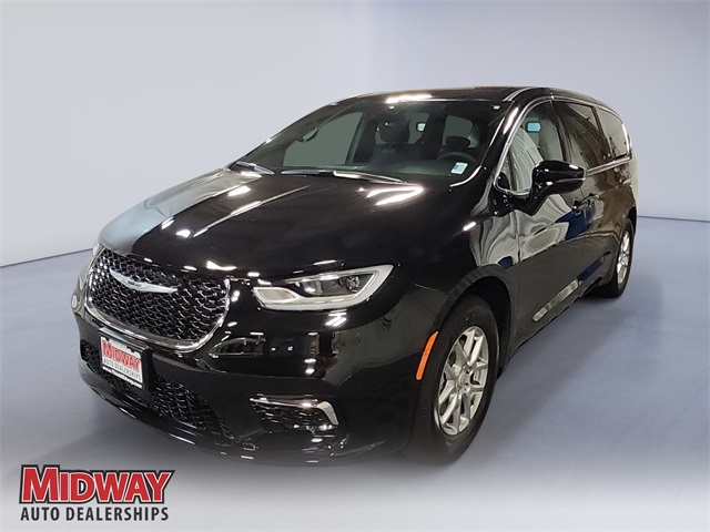 2026 Chrysler Pacifica Select's photo