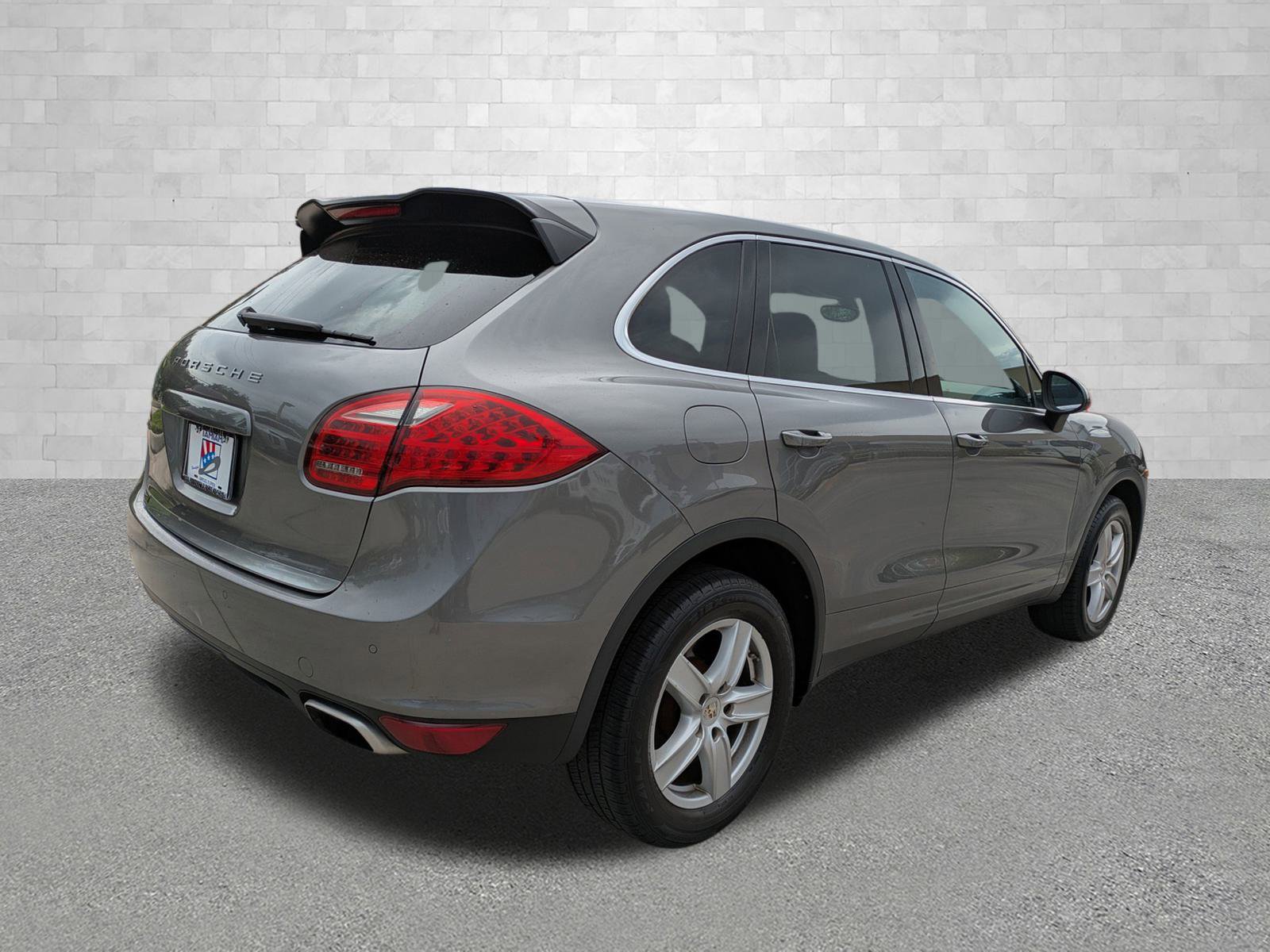 2011 Porsche Cayenne photo 2