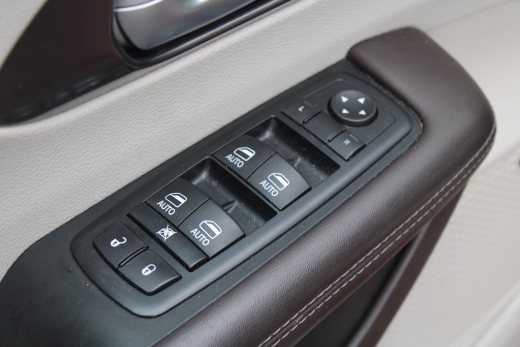2017 Chrysler Pacifica Touring Plus photo 11