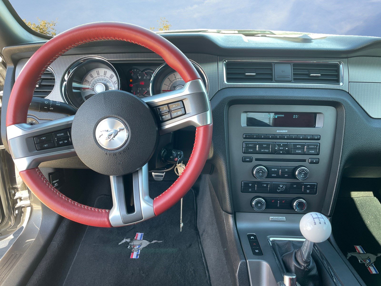 2010 Ford Mustang GT Premium photo 9