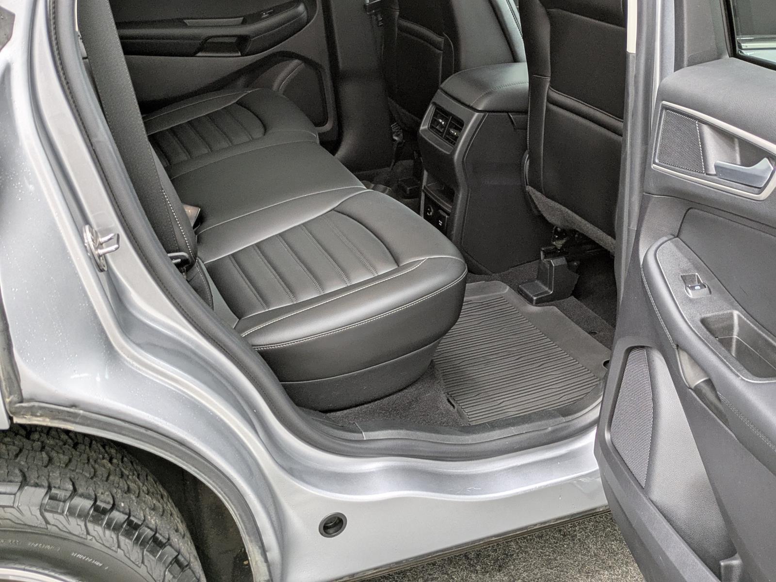 2021 Ford Edge SEL photo 21