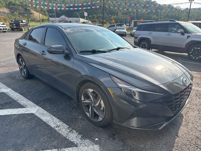 2023 Hyundai Elantra SEL Convenience photo 3