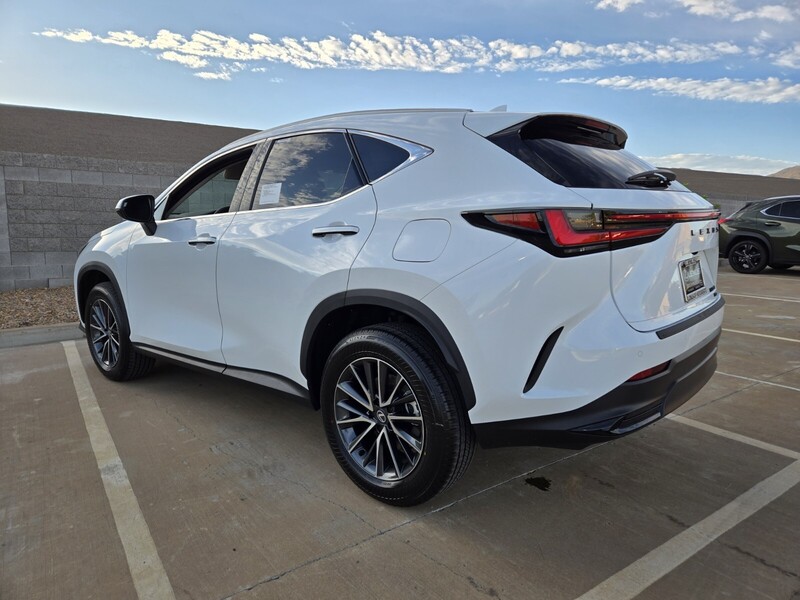 2026 Lexus NX 350 Premium photo 4