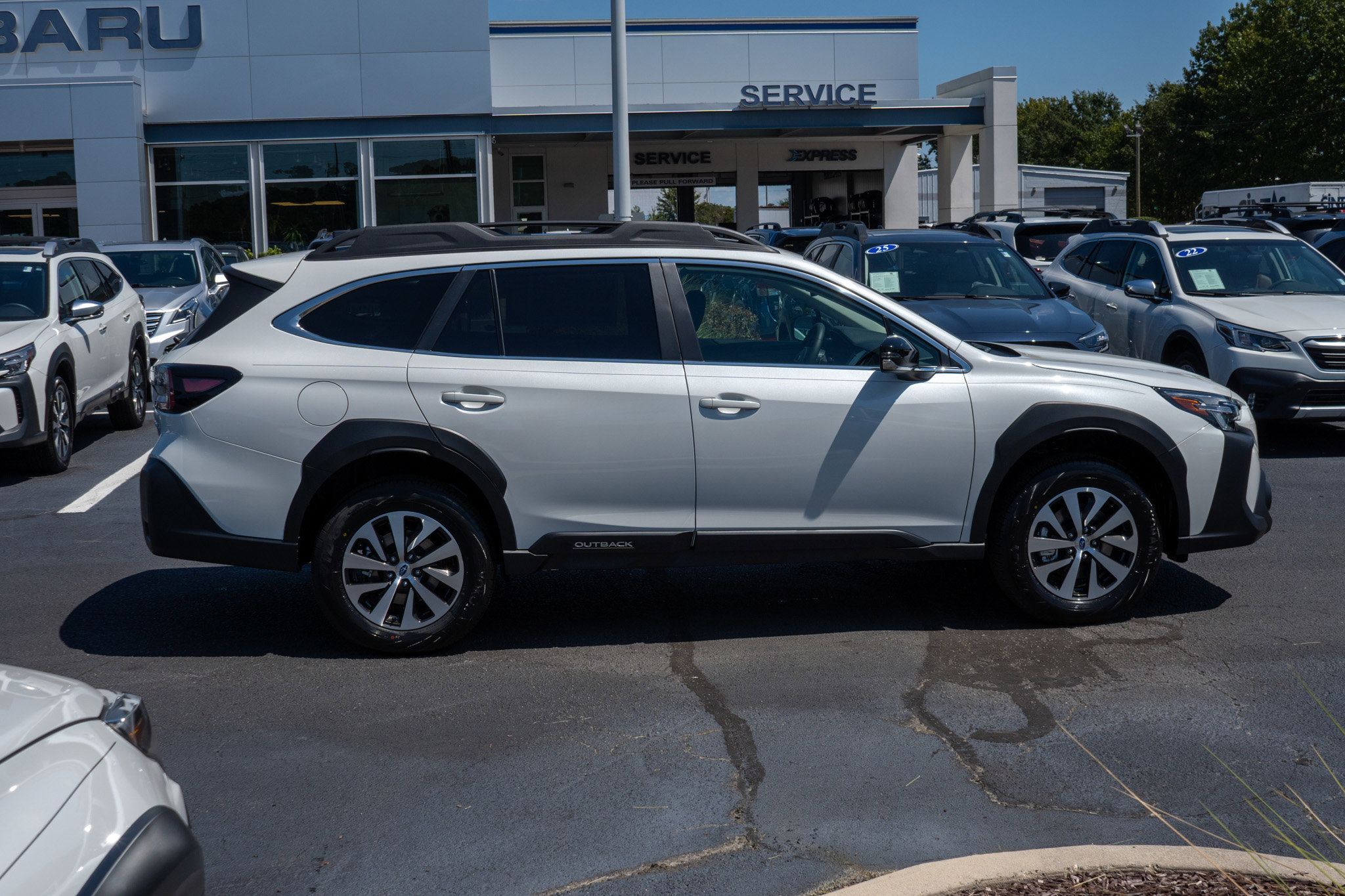 2025 Subaru Outback Premium photo 2